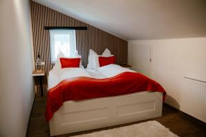 Krevet ili kreveti u jedinici u okviru objekta CLAUS RESCH APPARTEMENTS - E-Bike, Wandern, Minigolf, Familie, Urlaub an der Weinstraße