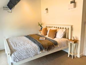 Gallery image of No 2 PolkaStays Ivy Farm Rosewood Cottage in Plumpton +29 photos