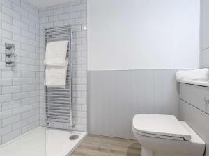 Ένα μπάνιο στο 1 Bed in Winchcombe 86438 +10 φωτογραφίες