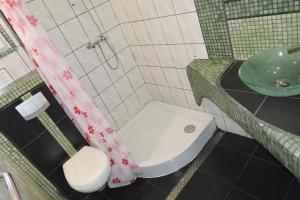 Kúpeľňa v ubytovaní holiday home in Nowe Warpno