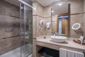 Koupelna v ubytování Adalya Elite Lara Hotel - Ultra All Inclusive