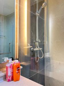 Ένα μπάνιο στο The Astra Condo 2bedrooms apartment