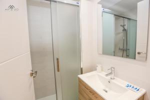 Et badeværelse på La Caleta Sea views and Pool