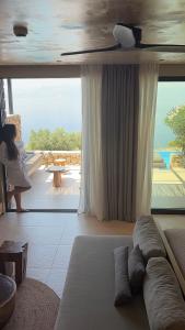 Posezení v ubytování ​Le Grand Bleu Resort