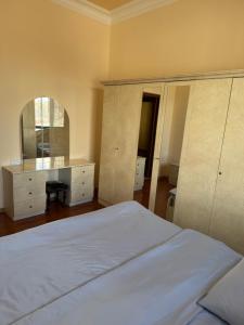 Ένα ή περισσότερα κρεβάτια σε δωμάτιο στο Дом для отпуска