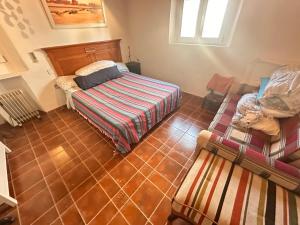 a room with a bed and a couch in it at Estepona playa centro histórico in Estepona