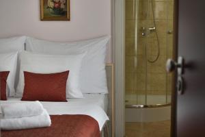 Postel nebo postele na pokoji v ubytování Boutique Residence by Little King + 46 fotografií