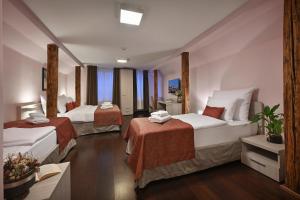 Postel nebo postele na pokoji v ubytování Boutique Residence by Little King