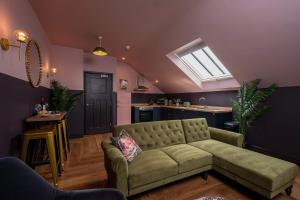 Χώρος καθιστικού στο Chic Retreat with King Bed in Barnard Castle