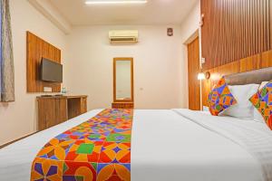 Gallery image of FabHotel Emerald Suites - Near MG Road Metro Station in Bengaluru