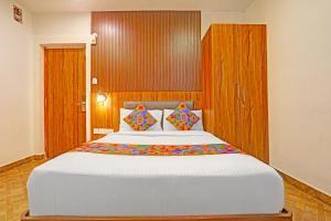 Gallery image of FabHotel Emerald Suites - Near MG Road Metro Station in Bengaluru