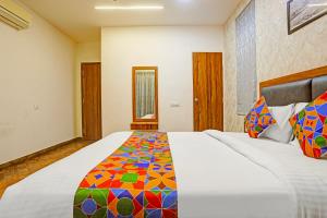 Gallery image of FabHotel Emerald Suites - Near MG Road Metro Station in Bengaluru