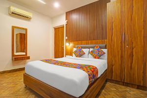 Gallery image of FabHotel Emerald Suites - Near MG Road Metro Station in Bengaluru +22 photos