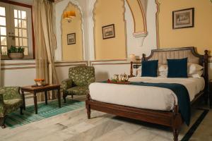 Postel nebo postele na pokoji v ubytování Hotel Narain Niwas Palace