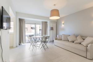 a living room with a couch and a table at Zeewind 0101 in Oostduinkerke