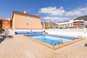 a swimming pool in the middle of a building at Home2Book Duplex Rotia Caletillas Oceanview in Candelaria