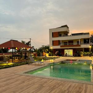 Πισίνα στο ή κοντά στο Moku Farm Villa Stay Near Yadagirigutta- Homeyhuts