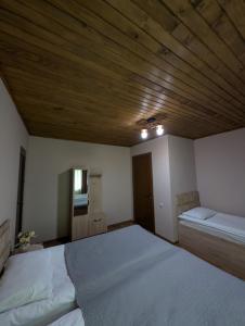 Letto o letti in una camera di Lisaneli