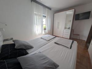 Posteľ alebo postele v izbe v ubytovaní Apartments Jurišević
