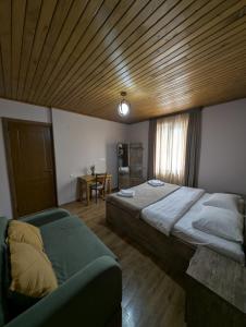 Letto o letti in una camera di Lisaneli