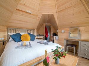 Llit o llits en una habitació de Cwt Celyn Qu7605