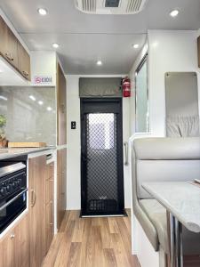 Kuchyň nebo kuchyňský kout v ubytování Tiny home in Bayswater