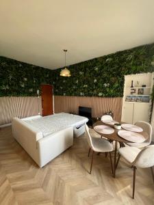 Ένα ή περισσότερα κρεβάτια σε δωμάτιο στο Appartement au pied des remparts