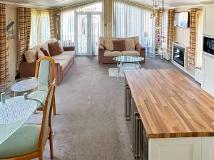 Μια τηλεόραση ή/και κέντρο ψυχαγωγίας στο Sandy Shores Lodge