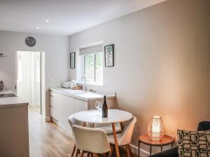 a kitchen with a table and chairs in a room at Peris Lodge - Uk47606 in Caernarfon