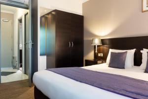 Postel nebo postele na pokoji v ubytování SOWELL HOTELS Domaine de la Petite Isle
