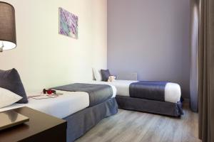 Postel nebo postele na pokoji v ubytování SOWELL HOTELS Domaine de la Petite Isle