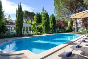 Bazén v ubytování SOWELL HOTELS Domaine de la Petite Isle nebo v jeho okolí