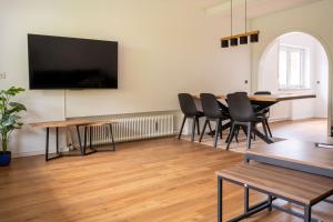 TV a/nebo společenská místnost v ubytování Allgäu SPA House
