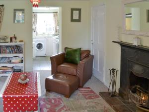 Et opholdsområde på Hollyhock Cottage -Uk33553