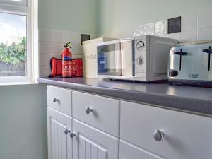 Kuchyň nebo kuchyňský kout v ubytování Bettys Cottage + 11 fotografií