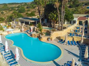 Xemxija Bay Hotel内部或周边的泳池