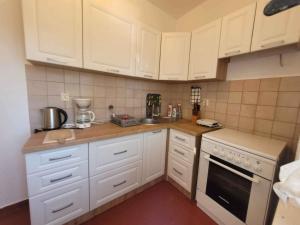 Kuchyň nebo kuchyňský kout v ubytování Holiday home in Starigrad-Paklenica 6797 + 36 fotografií