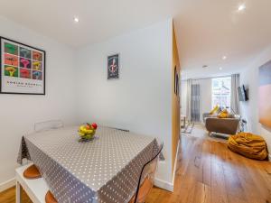 a room with a table with a bowl of fruit on it at Town Square House - Uk45610 in Alnwick +13 photos