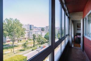 uma varanda com vista para uma cidade em Tranquilidad con vistas de Vigo by CABANA Rentals em Vigo