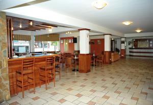 Restoran või mõni muu söögikoht majutusasutuses Ekali Hotel