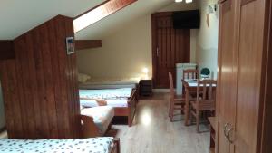 Una cama o camas en una habitación de Noclegi Barbara Pietraszek