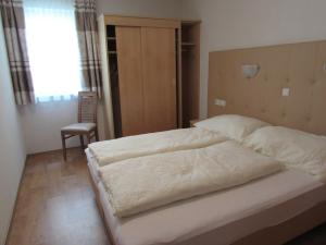 Łóżko lub łóżka w pokoju w obiekcie Apart Alexandra
