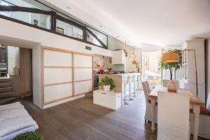 A kitchen or kitchenette at La Finestra
