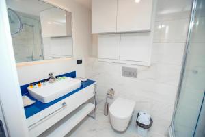 Koupelna v ubytování Panorama Orbi City Aparthotel + 37 fotografií