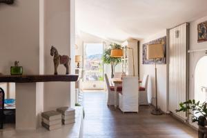 A seating area at La Finestra
