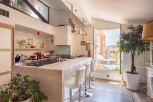 A kitchen or kitchenette at La Finestra
