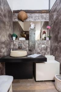 A bathroom at La Finestra