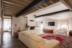 A seating area at La Finestra