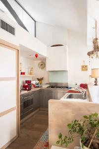 A kitchen or kitchenette at La Finestra