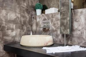 A bathroom at La Finestra